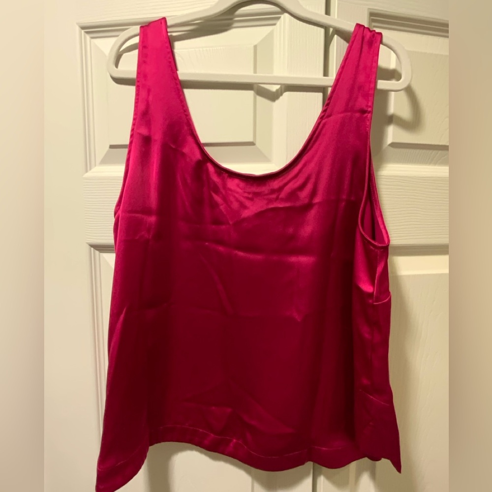 Gorgeous NWT Fuchsia Satin LOFT Top - Picture 3 of 3